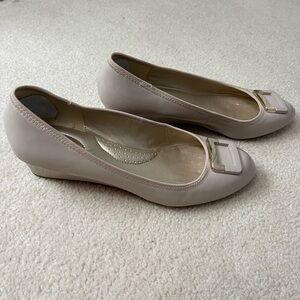 Nude wedge heel size 9 patent leather shoes